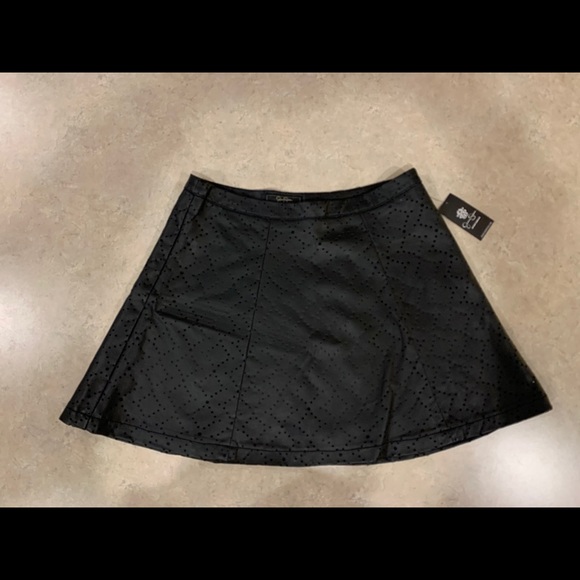 Jessica Simpson Baxter Cut Out Vegan Mini Skirt - Picture 2 of 7